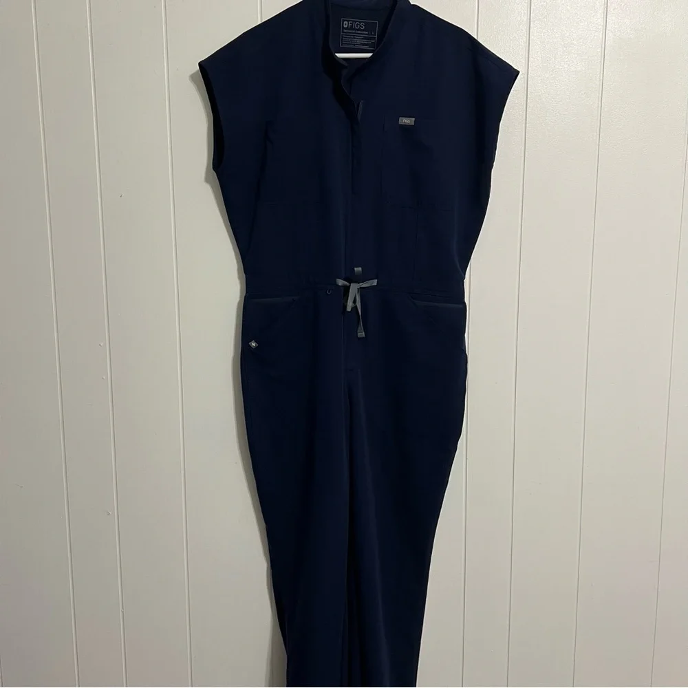 Figs Rafaela Cargo Scrub Jumpsuit Size Large - Picture 2 of 6